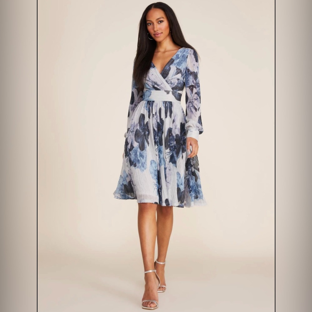 Le Chateau Metallic Floral Crinkle Dress Size Small - Picture 1 of 7